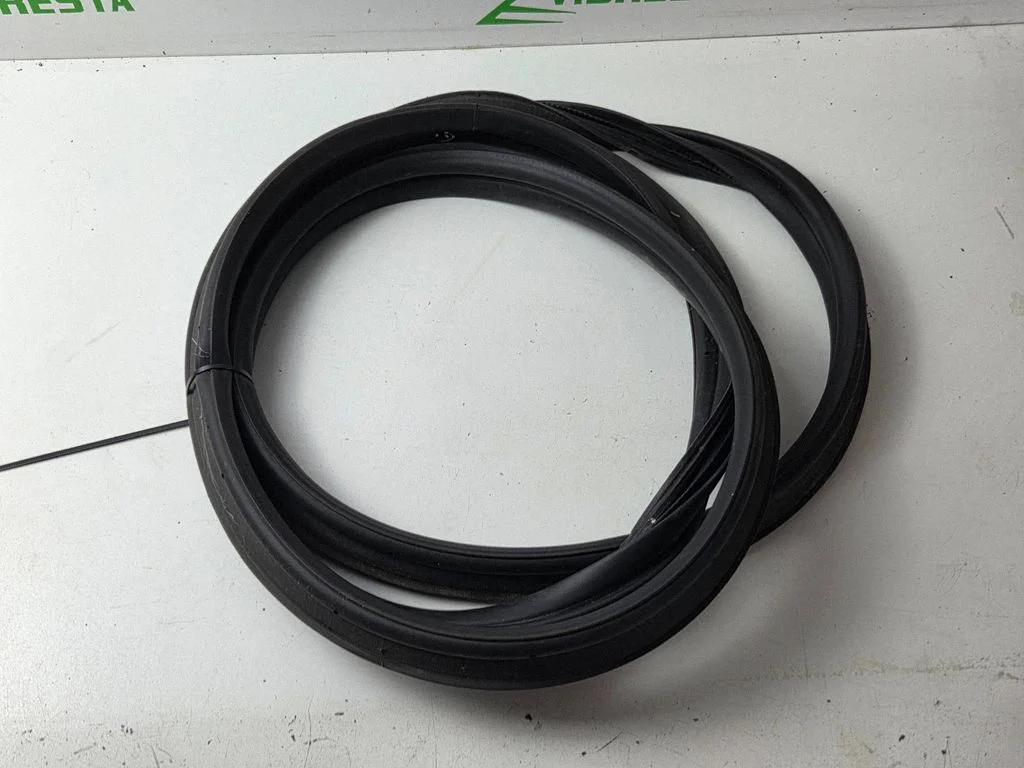 Loading door rubber seal (on body) 180822