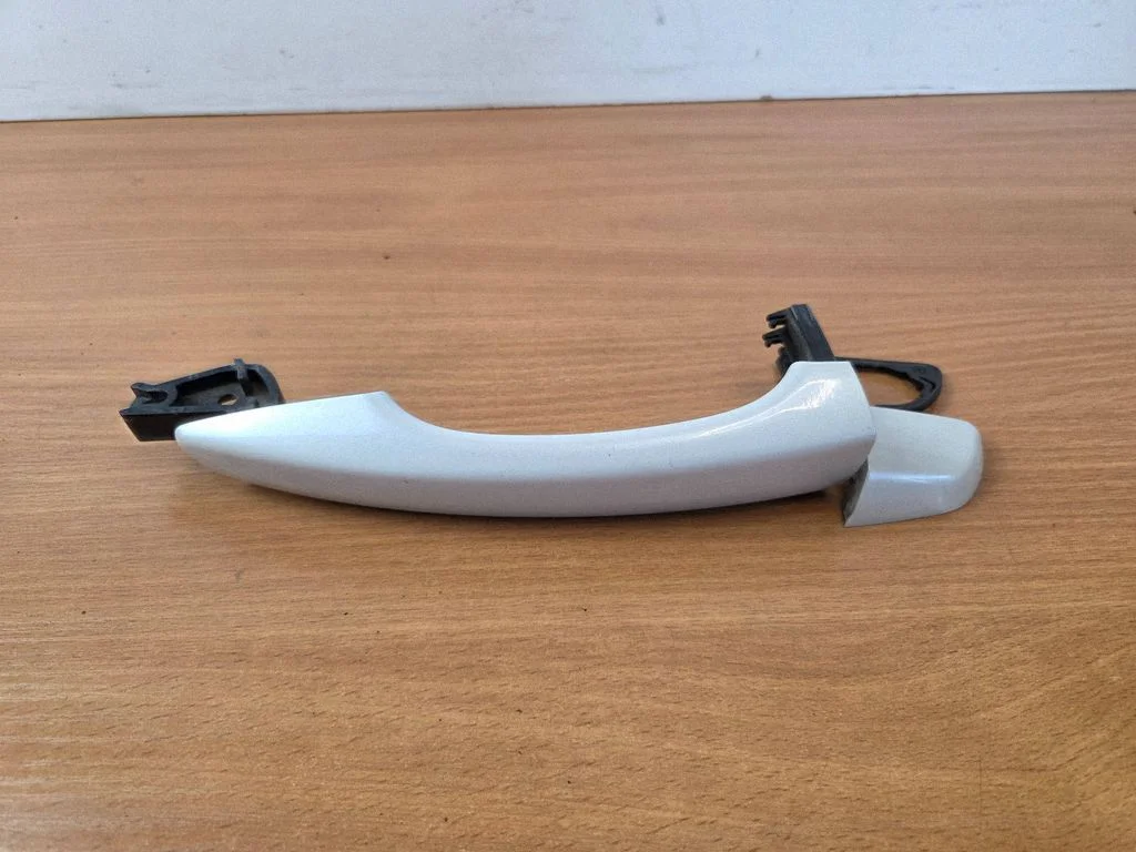 Esiukse välimine käepide PA6GF30