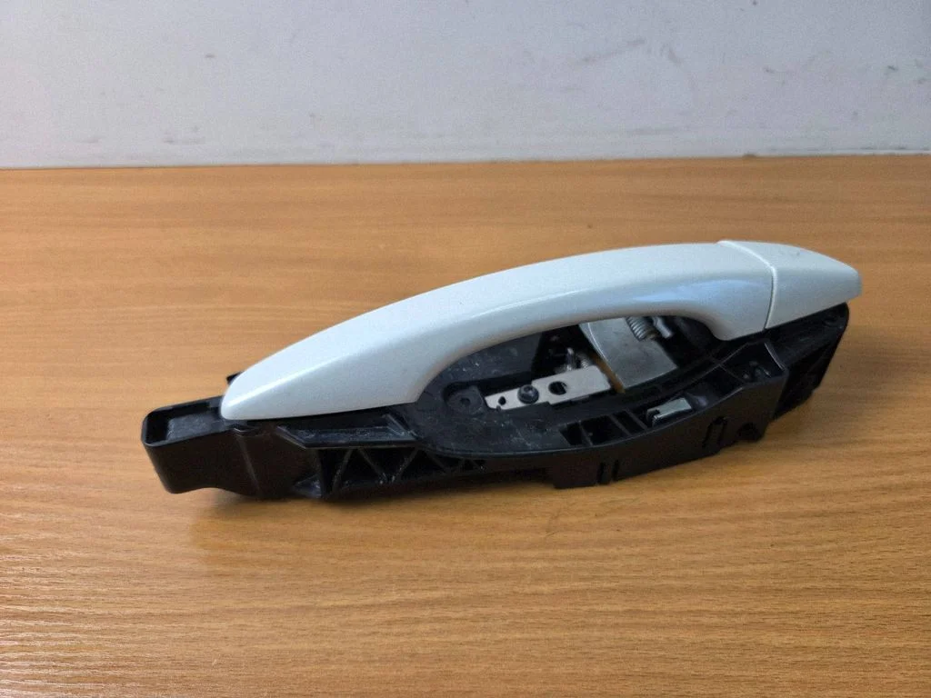 Esiukse välimine käepide 9802977180