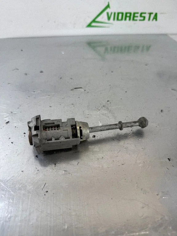 Front door lock (next to the handle) – Peugeot 208 II (2019-)