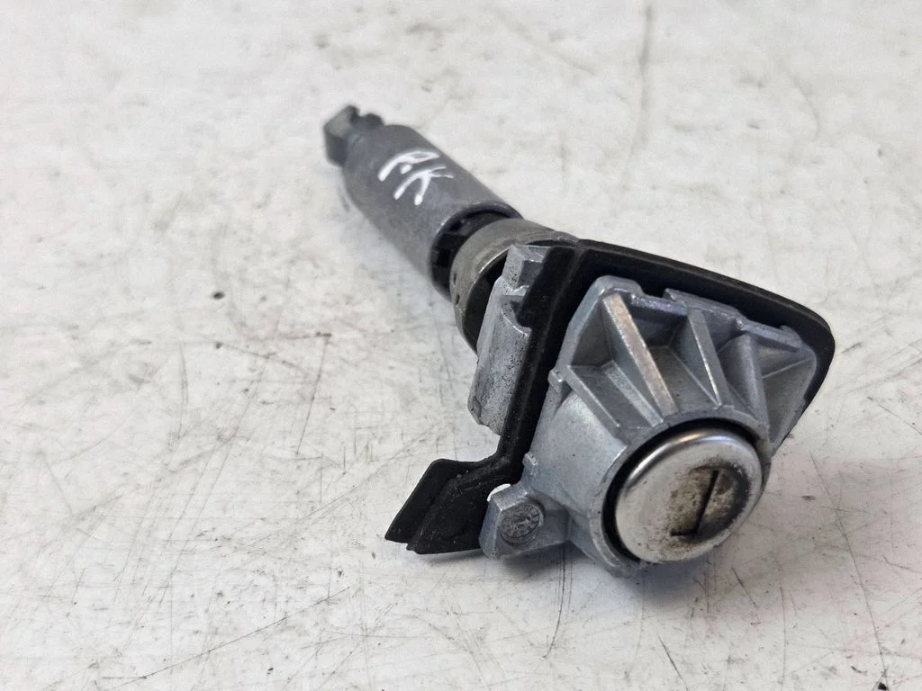 Front door lock (next to the handle) – Peugeot 308 (2021-)