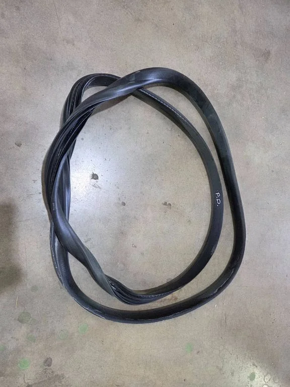 Front door rubber seal – front right