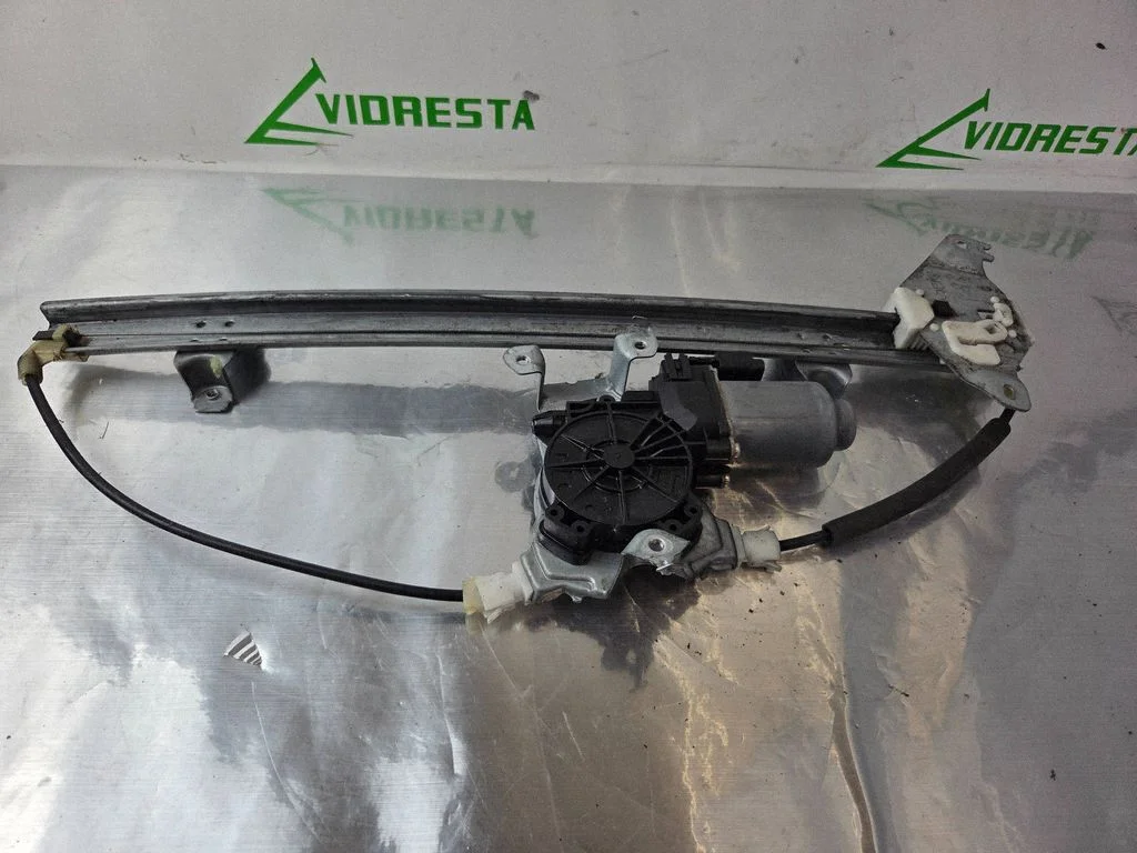 Esiukse elektriline aknatõstuk mootoriga – Nissan Note (E11) (2006-2014)