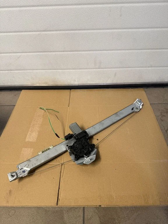 Front door window regulator with motor 128001472B