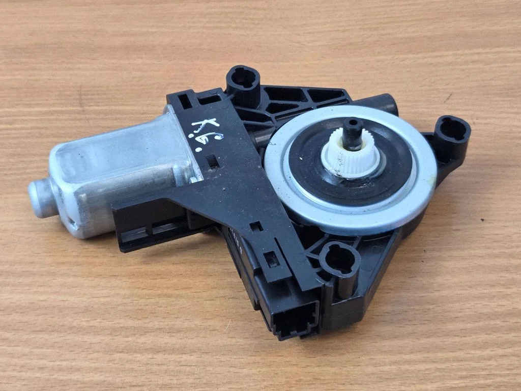 Rear door window regulator motor – Volvo XC60 (2014-2016)