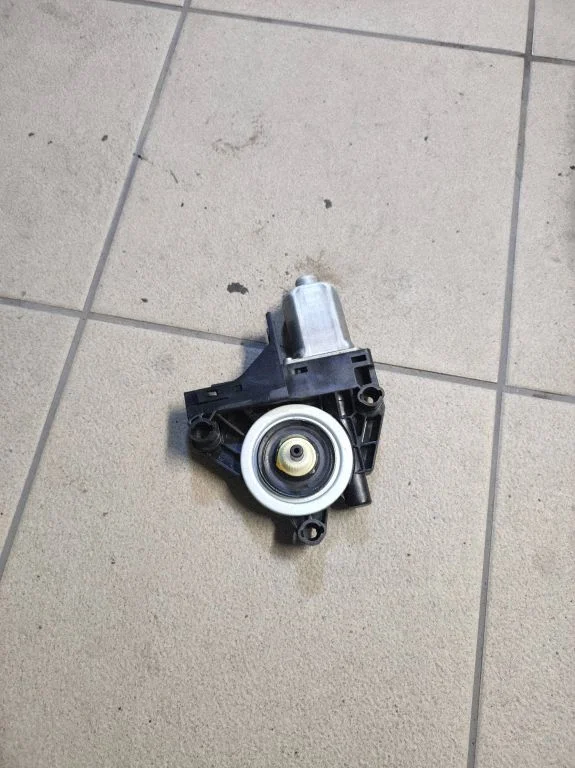 Tagaukse aknatõstuki mootor – Volvo S60 (2011-2013)