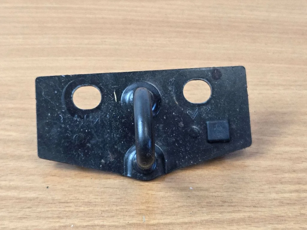 Loading door lock loop/hook striker 18K09