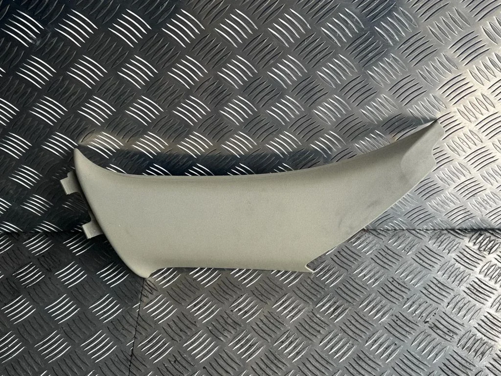 (D) piilari viimistlus (alumine) – Volvo XC60 (2009-2013)