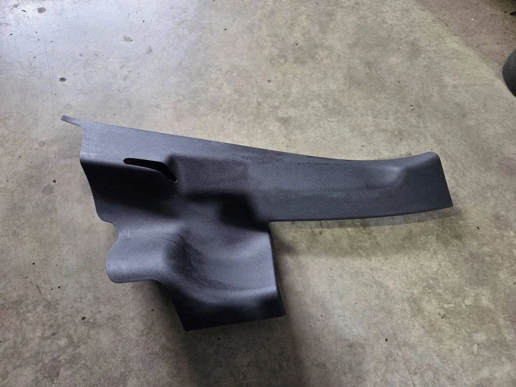 (B) piilari kate (alumine) – Audi Q7 4L (2005-2015)
