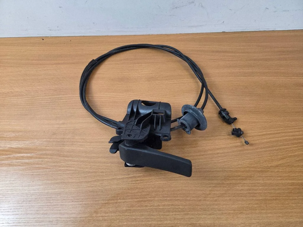 Engine bonnet (hood) release handle