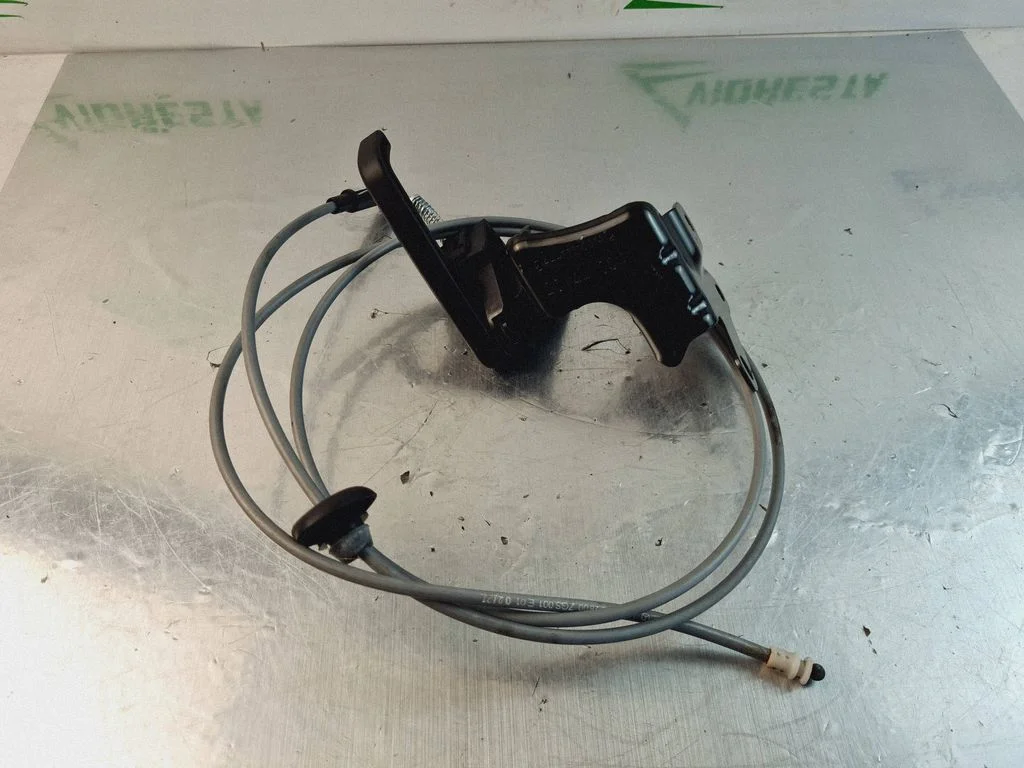 Engine bonnet (hood) release handle – Mercedes-Benz Vito Viano W447 (2014-)