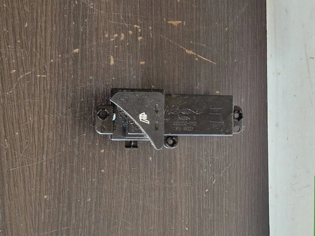 Seat heating switch – KIA Sportage (2011-2016)