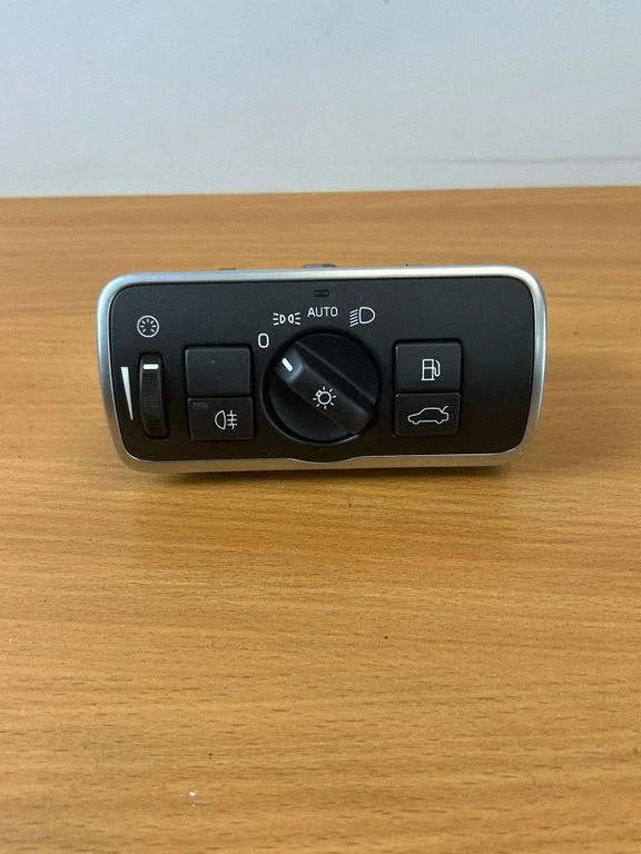 Light switch 31443839