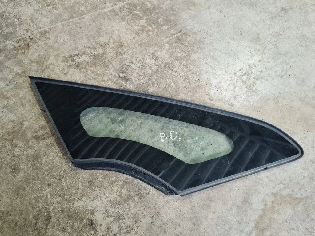 Front door vent window glass four-door – Nissan Leaf I (ZE0) (2010-2017)
