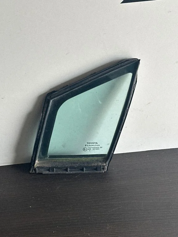 Front door vent window glass four-door – Toyota Avensis T270 (2015-2018)