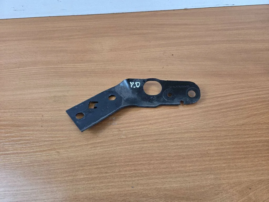 Radiaatori tugipaneeli klamber GX7317K484BB