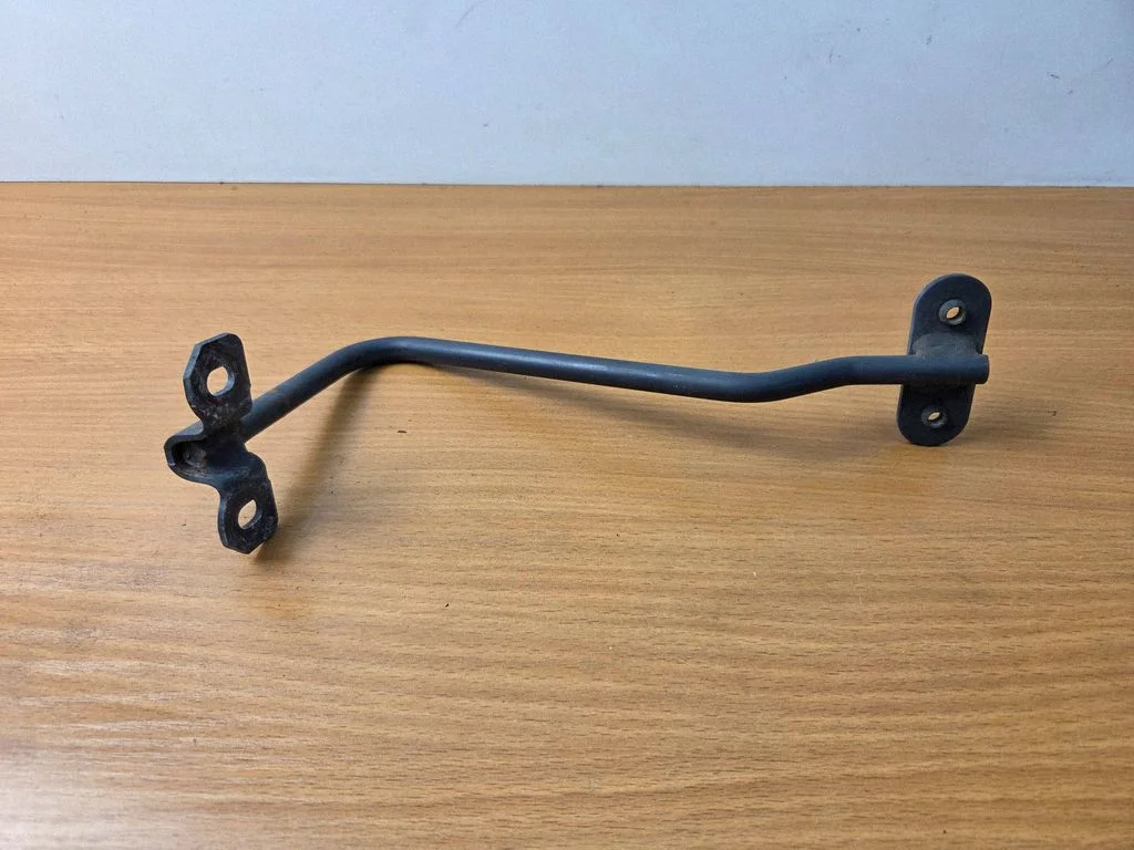 Radiator support slam panel bracket – Mercedes-Benz E-Class W212 (2009-2016)