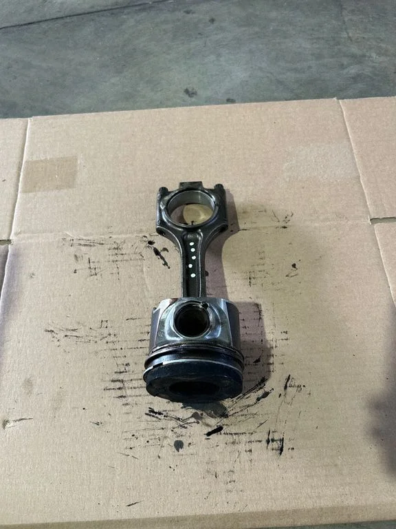 Piston with connecting rod 174P151