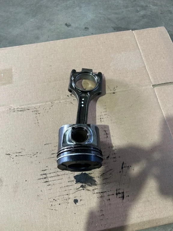 Piston with connecting rod 174P101