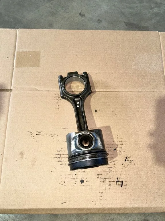Piston with connecting rod 174P161