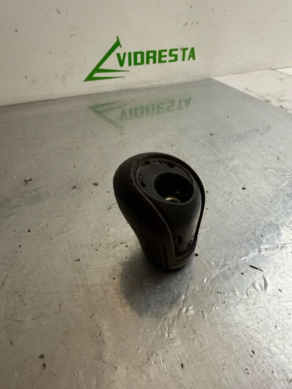 Käigukangi viimistlus (nahk, nupp)