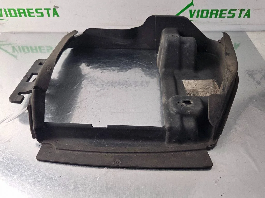 Intercooler air channel guide 9677363980