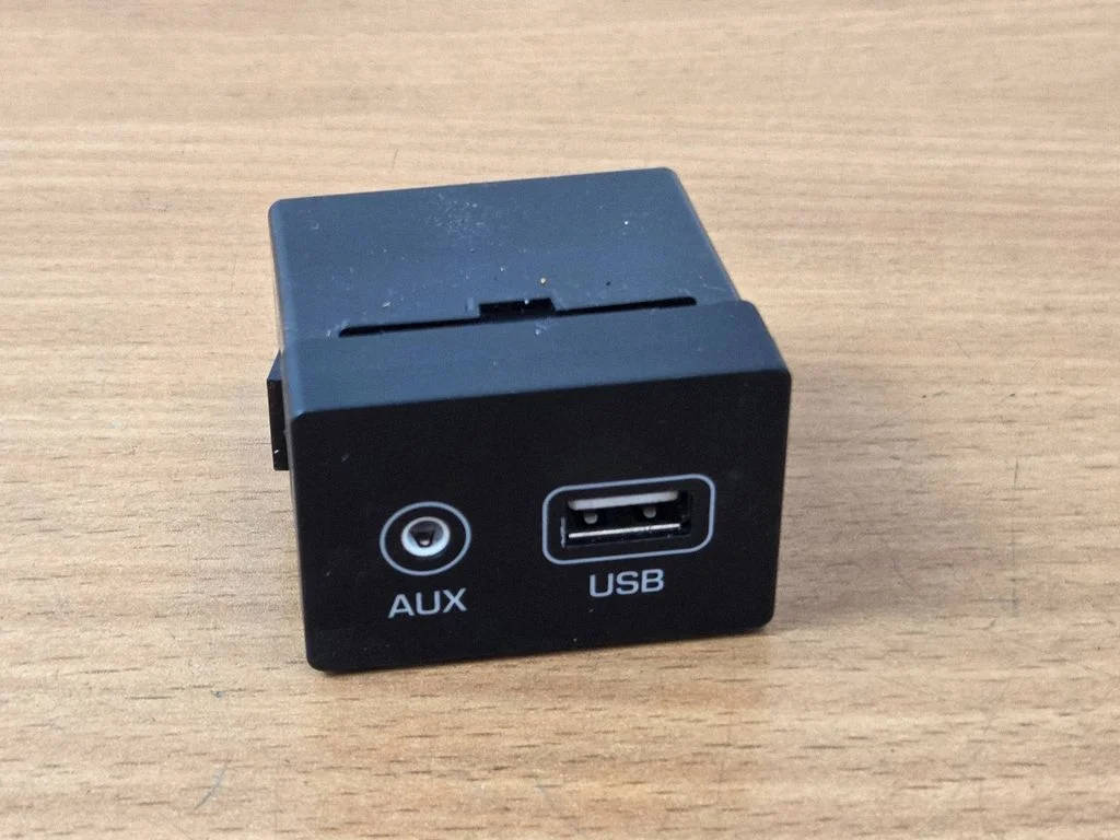 USB-pesa – Hyundai Tucson TL (2015-)
