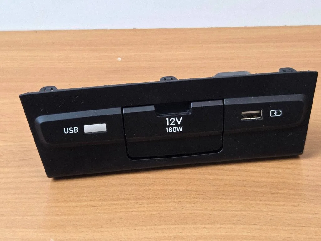 Gniazdo USB – Hyundai i20 (BC3 BI3) (2020-)