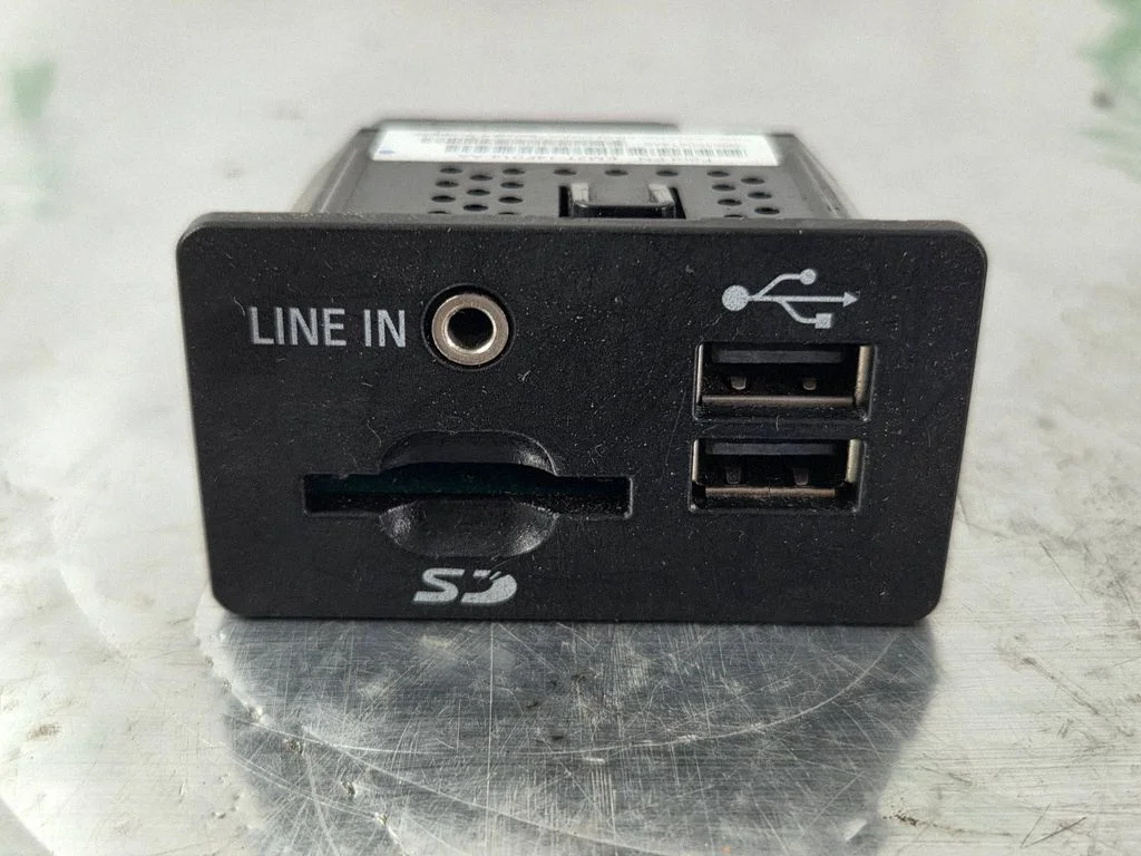 USB socket connector – Ford Transit/ Tourneo Connect Grand Tourneo Connect (2013-2018)