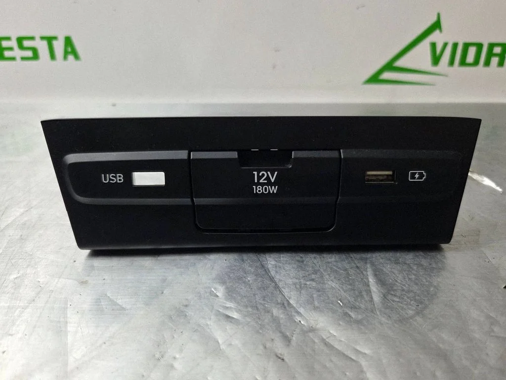 USB socket connector – Hyundai i20 (BC3 BI3) (2020-)