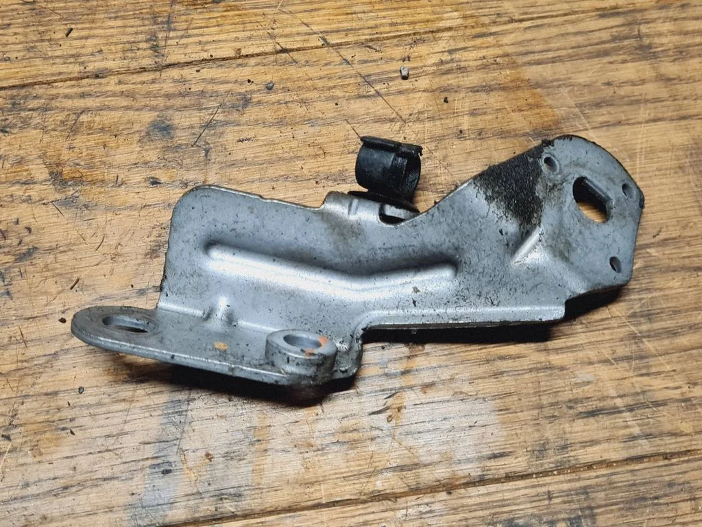 Intercooler pipe mounting bracket – Peugeot 208 II (2019-)