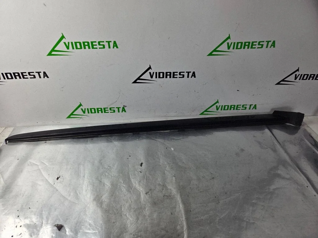 Windshield trim – Peugeot 3008 II (2016-2023)