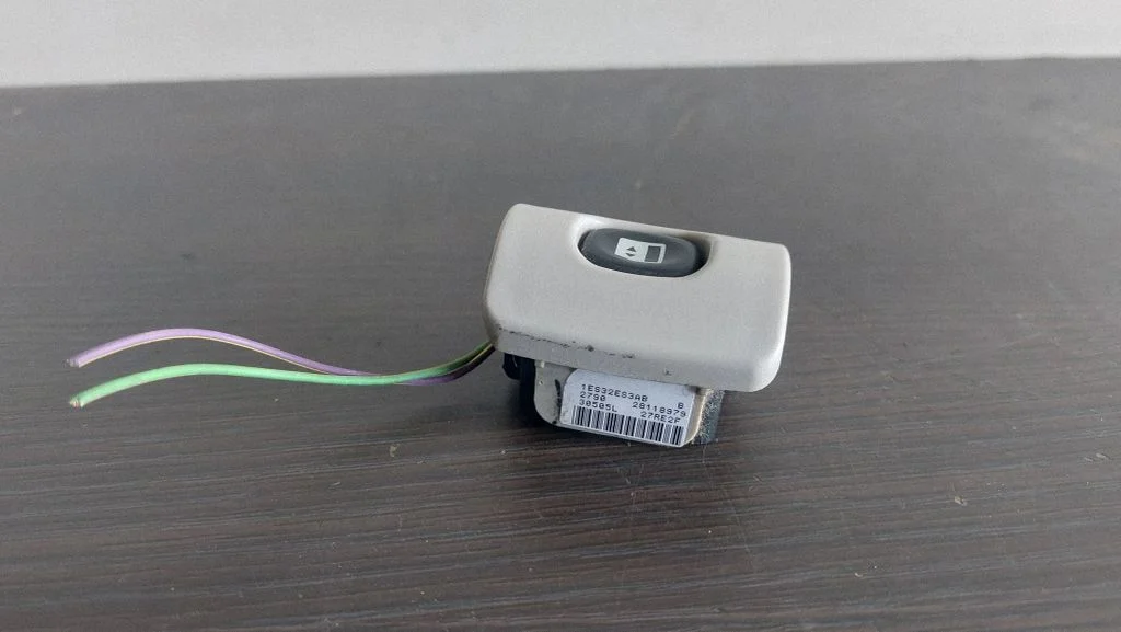 Electric sliding door switch – Chrysler Grand Voyager V (2007-2015)