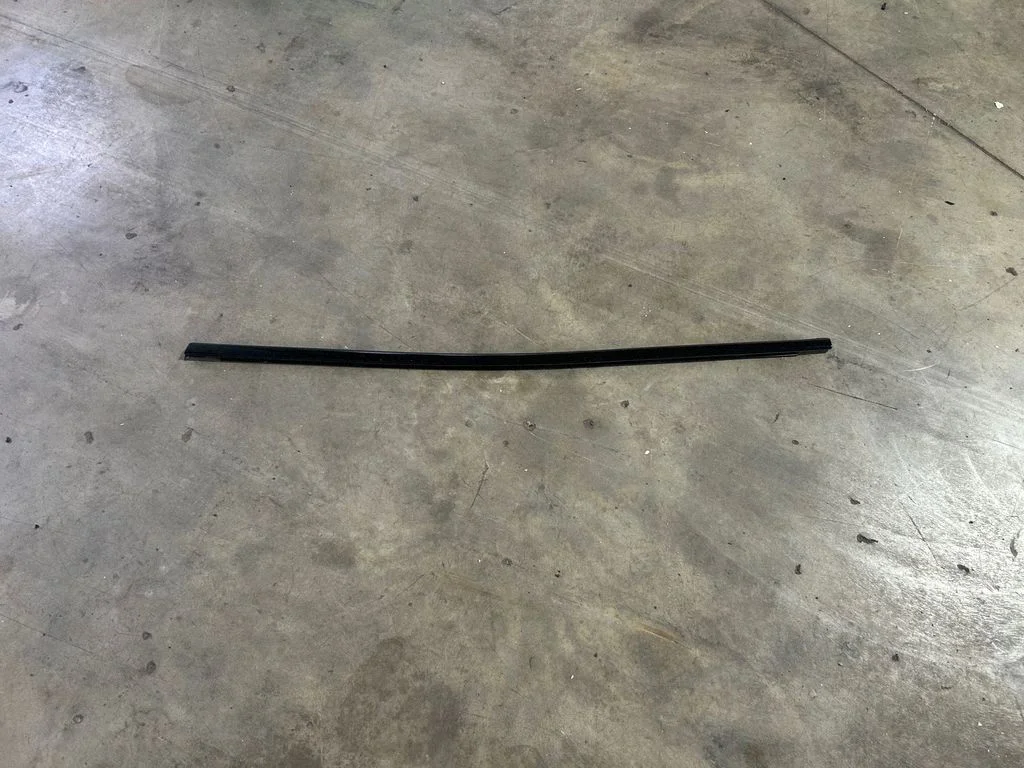 Rear door glass trim molding 9825968080