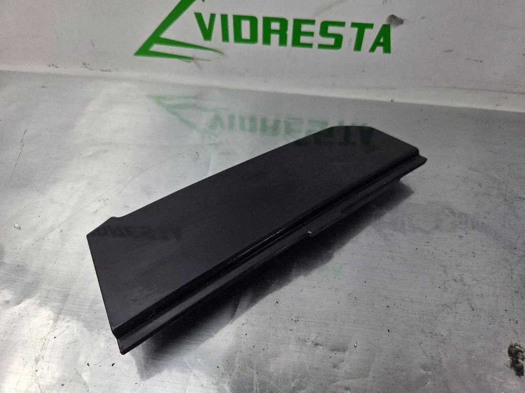 Listwa szyby drzwi tylnych AM51U247B56D