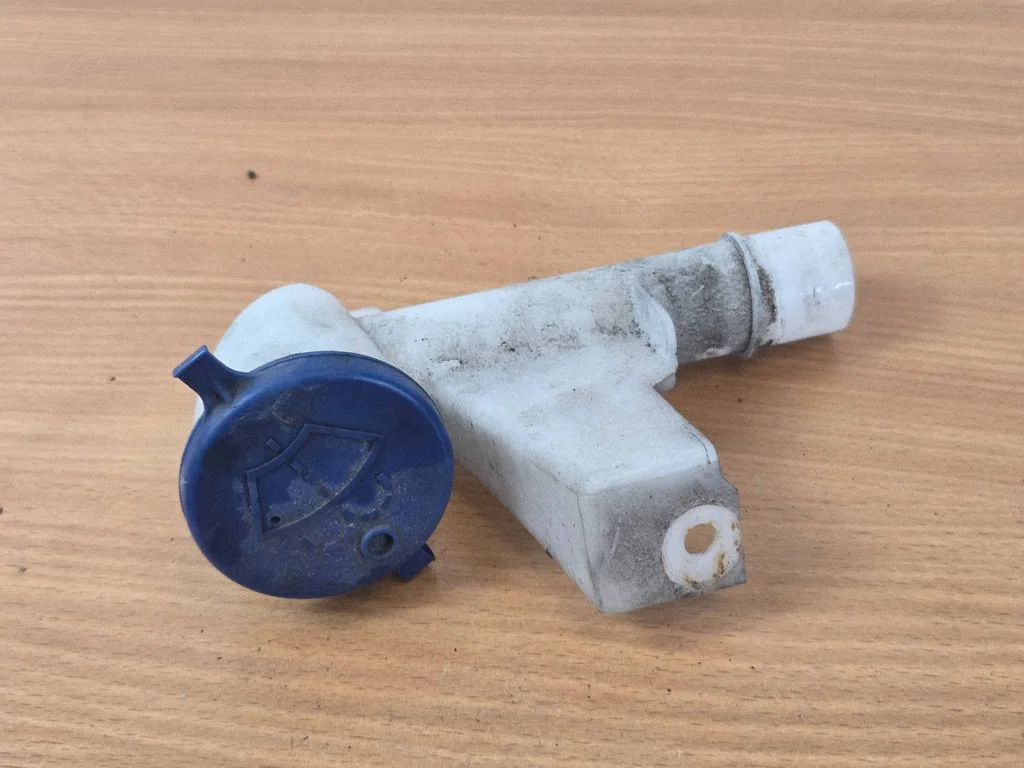 Window washer liquid tank fill tube – Peugeot 308 (2013-2021)