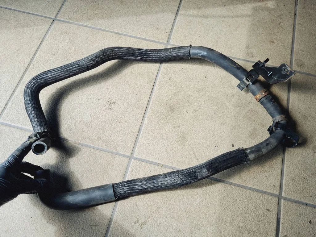 Electric car engine cooling hoses/pipes – Nissan Leaf I (ZE0) (2010-2017)