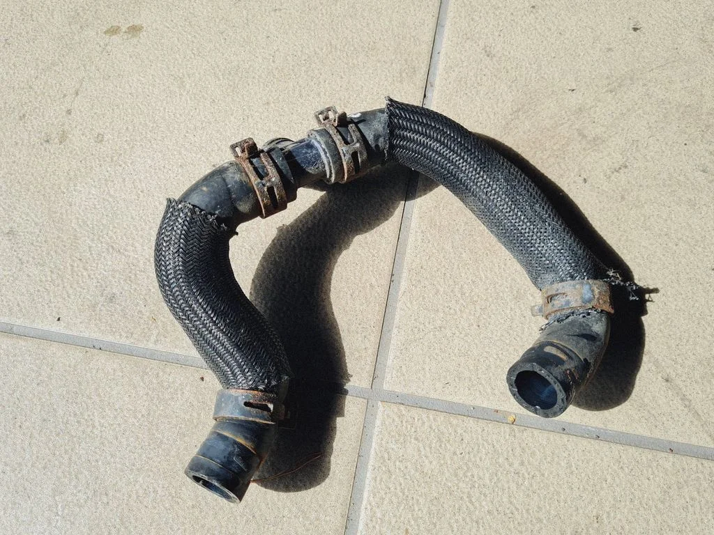 Electric car engine cooling hoses/pipes – Nissan Leaf I (ZE0) (2010-2017)