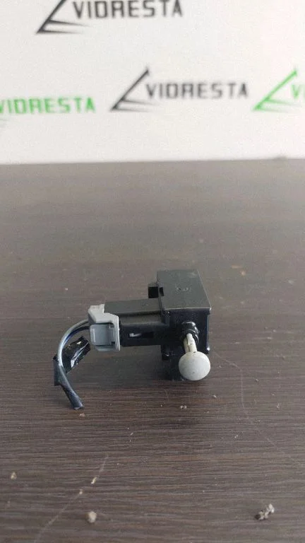 Brake pedal sensor switch – Volvo XC70 (2008-2013)