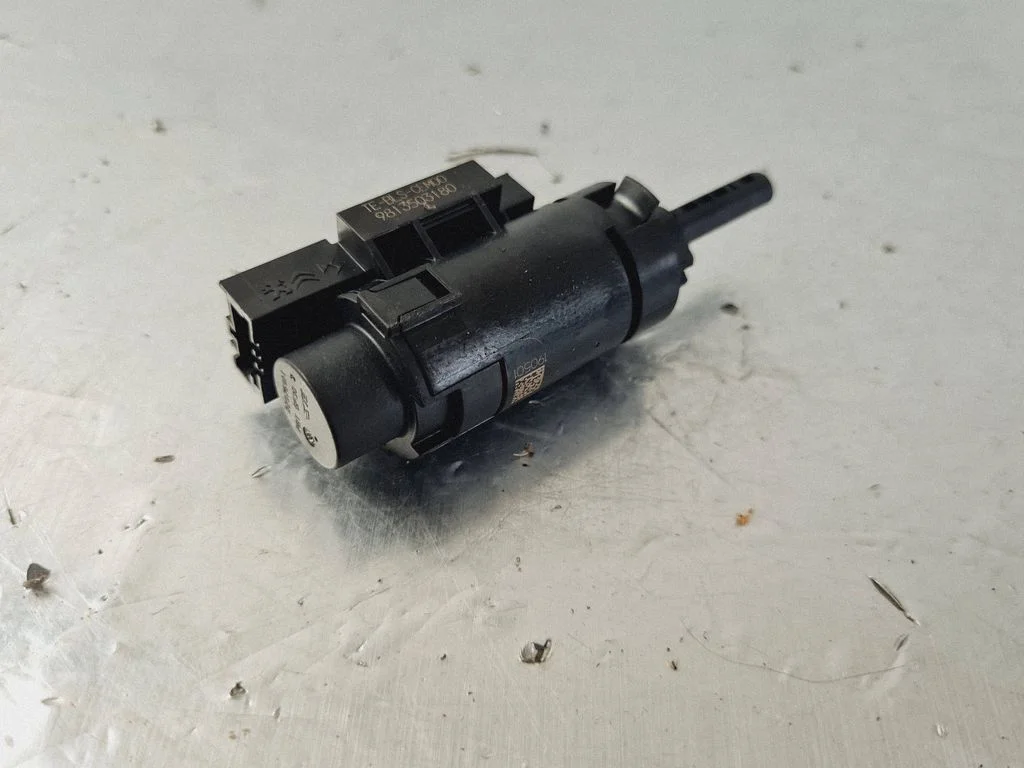 Brake pedal sensor switch – Peugeot 3008 II (2016-2023)