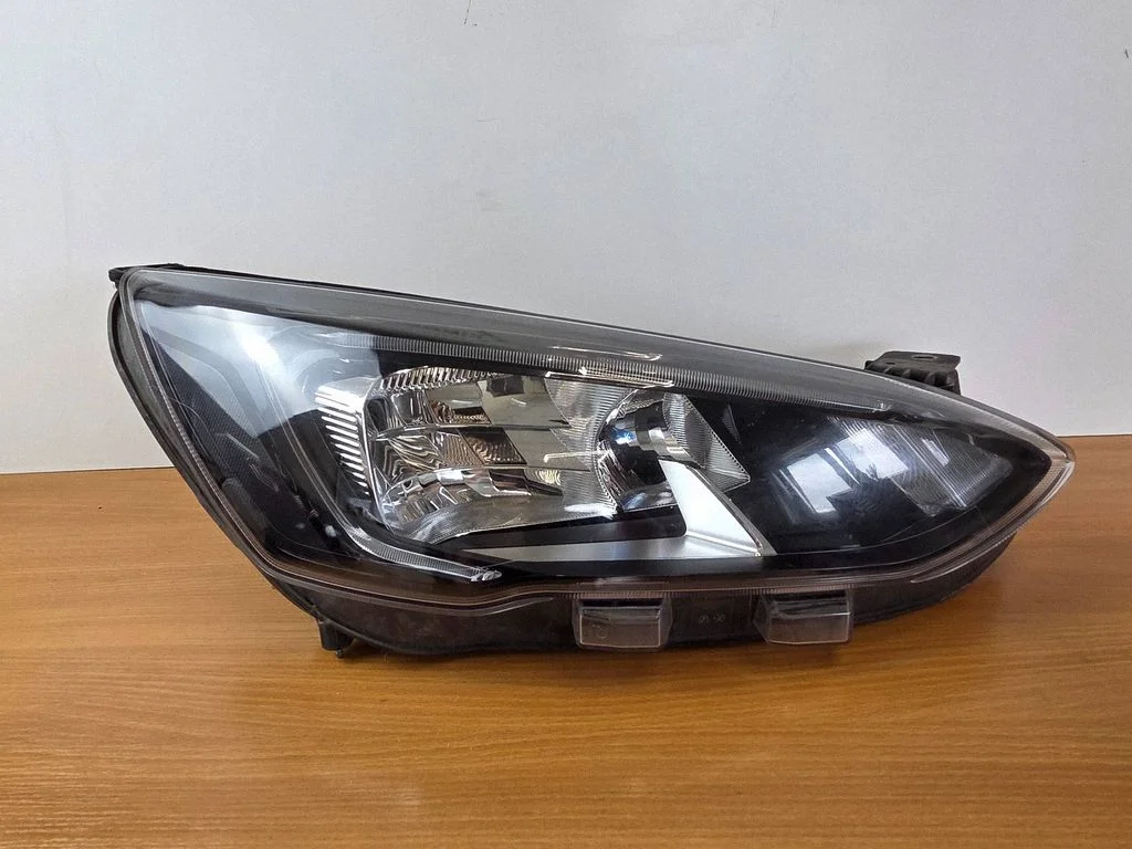 Priekšējais lukturis MX7B13E014DC