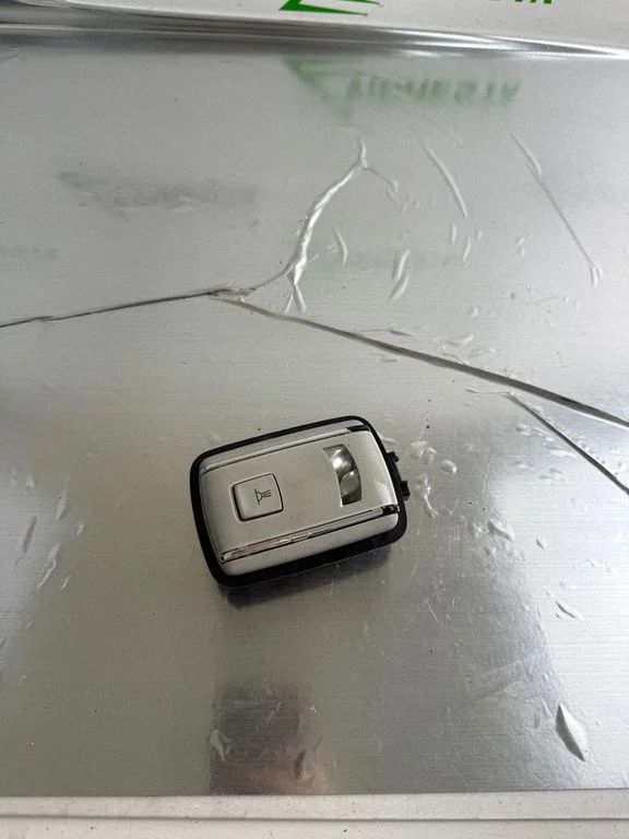 Rear seat light 9670880177