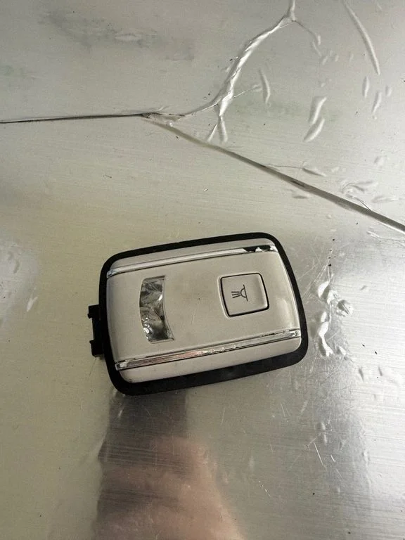 Rear seat light 9670880177