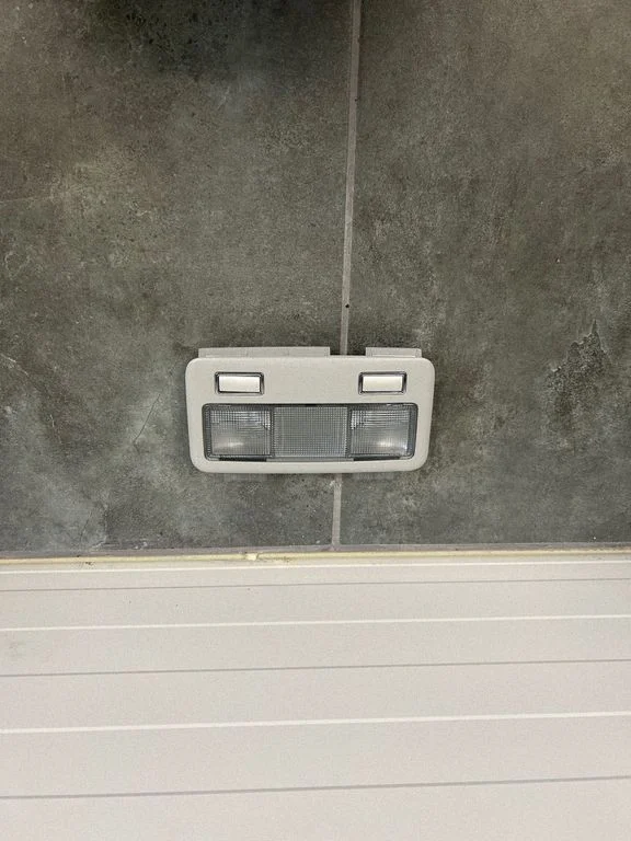 Tagaistmete valgustustuli 8X23MBBSA