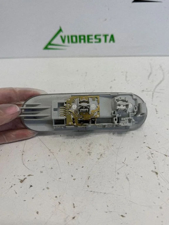 Rear seat light 81423H