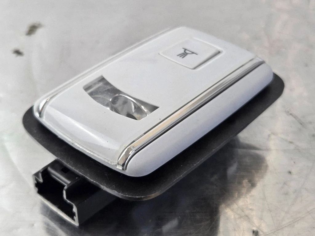 Rear seat light 9688503080