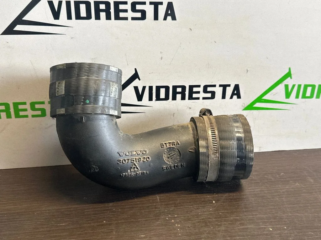 Vahejahuti voolik (-ud)/ toru (-d) 30751920