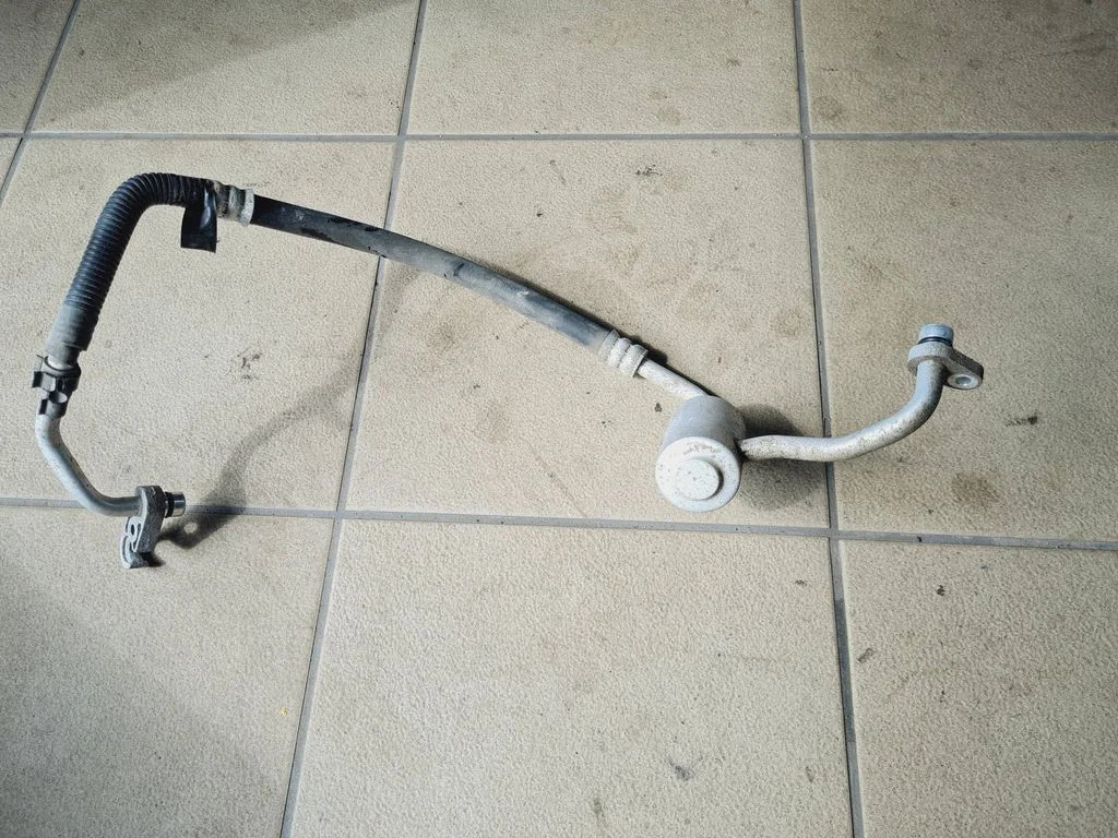 Air conditioning (A/C) pipe/hose – Nissan Leaf I (ZE0) (2010-2017)