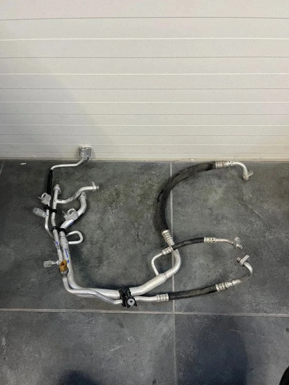 Air conditioning (A/C) pipe/hose 9843975180