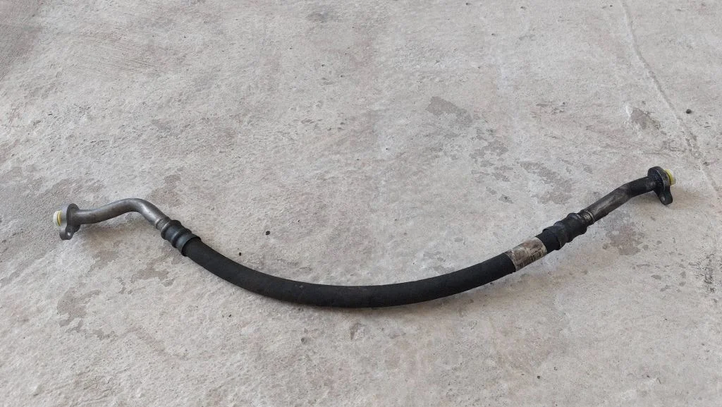 Air conditioning (A/C) pipe/hose 31332152
